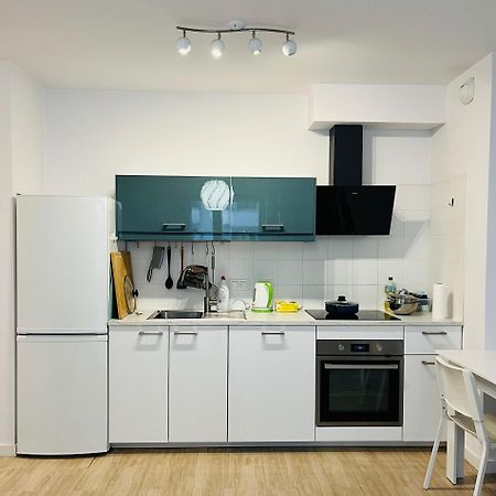 Cybernetyki2 Street Inn Near Airport Варшава Екстериор снимка