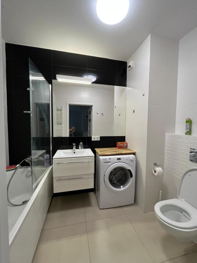 Cybernetyki2 Street Inn Near Airport Варшава Екстериор снимка