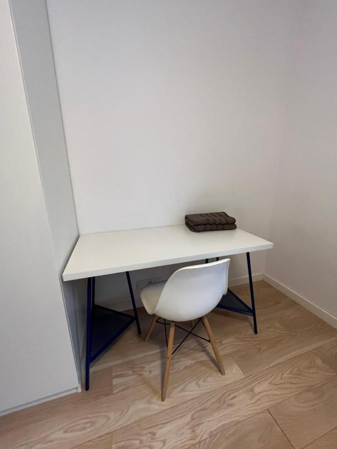 Cybernetyki2 Street Inn Near Airport Варшава Екстериор снимка