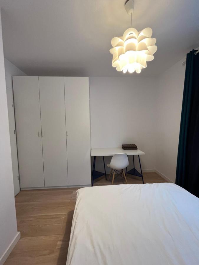 Cybernetyki2 Street Inn Near Airport Варшава Екстериор снимка