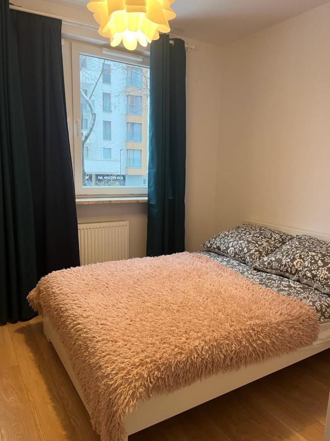 Cybernetyki2 Street Inn Near Airport Варшава Екстериор снимка