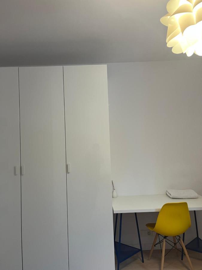 Cybernetyki2 Street Inn Near Airport Варшава Екстериор снимка