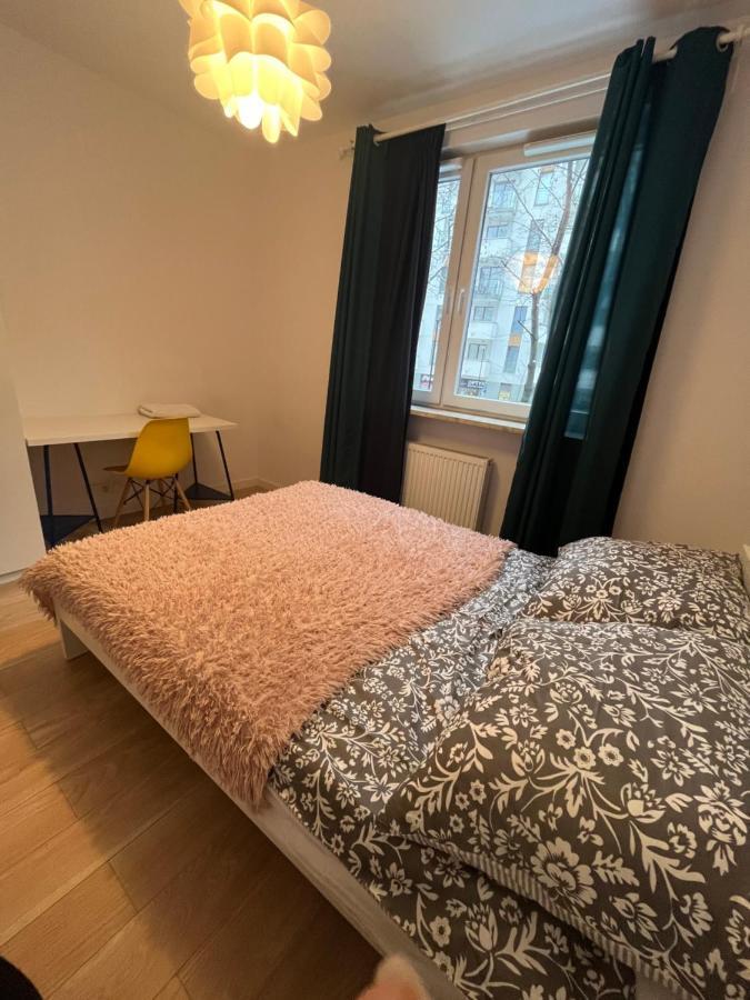 Cybernetyki2 Street Inn Near Airport Варшава Екстериор снимка