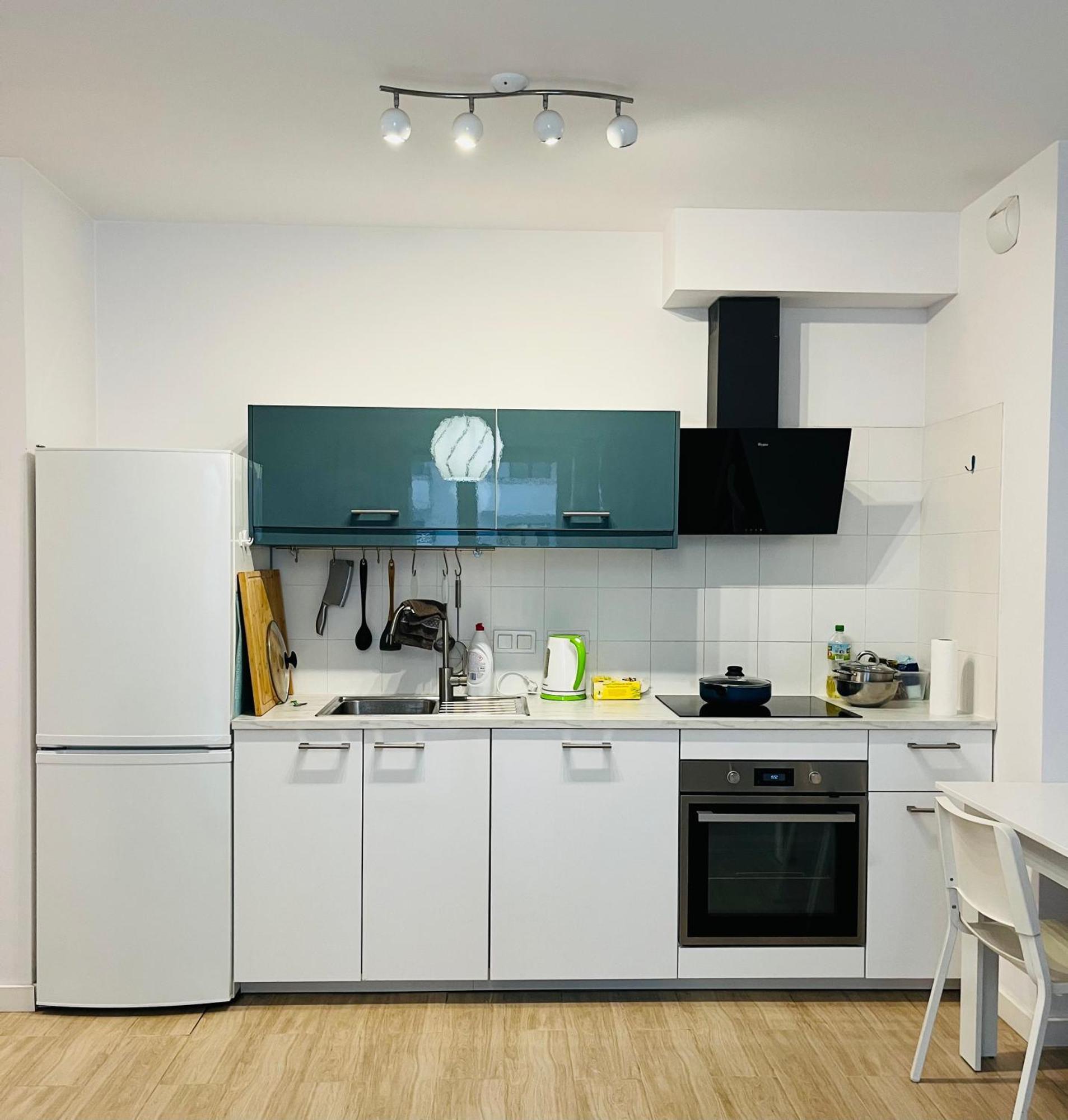 Cybernetyki2 Street Inn Near Airport Варшава Екстериор снимка